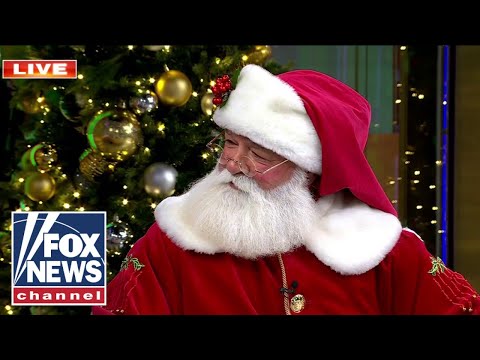 You are currently viewing HO, HO, HO!: Santa Claus makes SURPRISE appearance on ‘Fox & Friends’