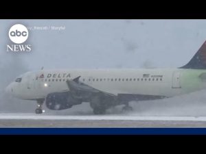 Read more about the article Dangerous winter storm triggers thousands of flight cancellations or delays