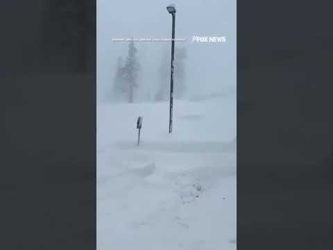 You are currently viewing WINTER WONDERLAND: Massive winter storm hammers Sierra Nevada mountains #shorts #winter #snow #news