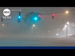 Read more about the article Will snow flurries mix with confetti at midnight in Times Square on New Year’s Eve?