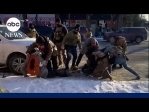 Read more about the article Noem describes ‘chaotic’ scene in hours after Alex Pretti shooting