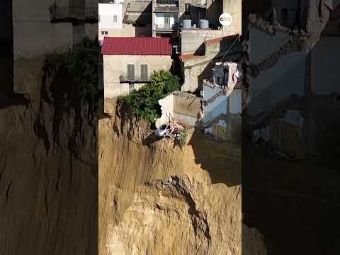 You are currently viewing Landslide leaves Sicilian town teetering on the brink
