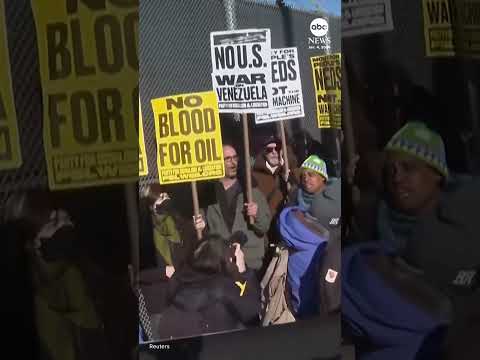 You are currently viewing Protest outside Brooklyn detention center where Maduro is being held