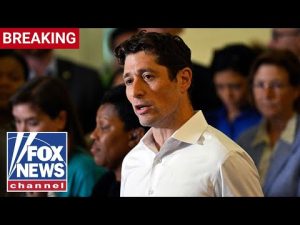 Read more about the article Minneapolis mayor to ICE: ‘GET THE F— OUT’