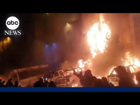 You are currently viewing Protests in Iran intensify as demonstrators defy government threat to crack down