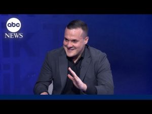 Read more about the article Magician Gianni Palumbo shows off stunning sleight-of-hand card and mind tricks