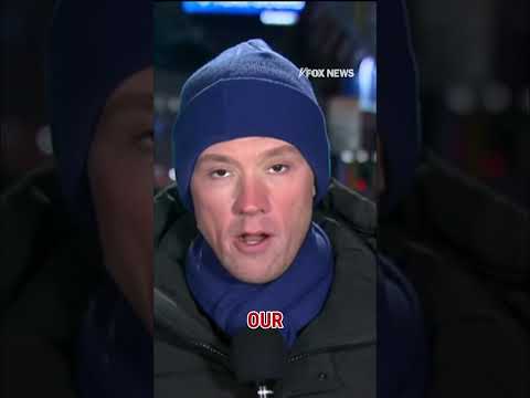 You are currently viewing WATCH: Anti-ICE protesters surround hotel allegedly holding federal agents #foxnews #news #us #fox