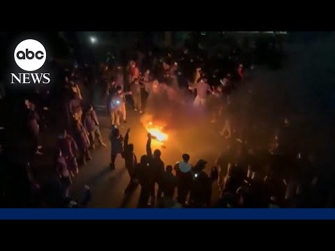 You are currently viewing Iran protests continues as Trump renews warning of possible US intervention