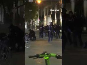 Read more about the article Law enforcement TAKES DOWN agitators blocking Texas street #shorts #us #news #foxnews #ice