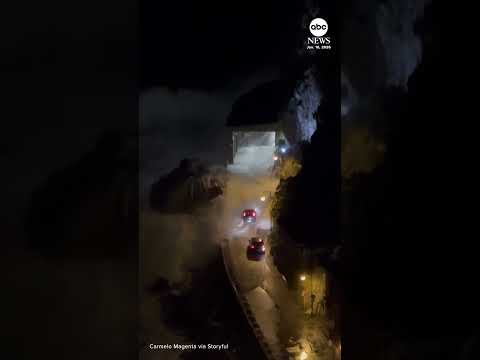 Read more about the article Drivers turn around to avoid big waves on Italian coastal road