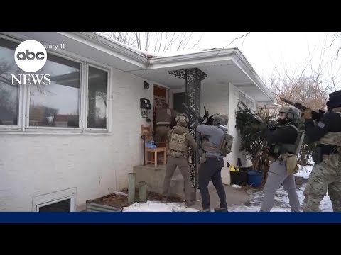 You are currently viewing New video shows ICE agents smashing into immigrant’s Minnesota home