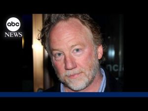 Read more about the article Actor Timothy Busfield appears in court, denies charges of child sex abuse