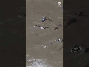 Read more about the article Cars washed out to sea in Australia flash flooding