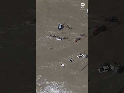 You are currently viewing Cars washed out to sea in Australia flash flooding
