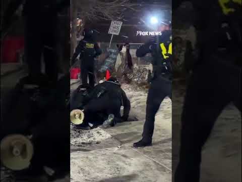 You are currently viewing WATCH: Anti-ICE agitator detained by law enforcement in Minneapolis #shorts #foxnews #news #us