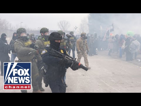 You are currently viewing Pentagon readies 1,500 troops as Minneapolis ICE clashes intensify: Report