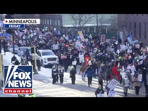 You are currently viewing More than 100 anti-ICE protesters ARRESTED at St. Paul airport