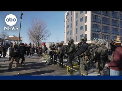 You are currently viewing Federal agent shot and killed person that approached officers with handgun: DHS