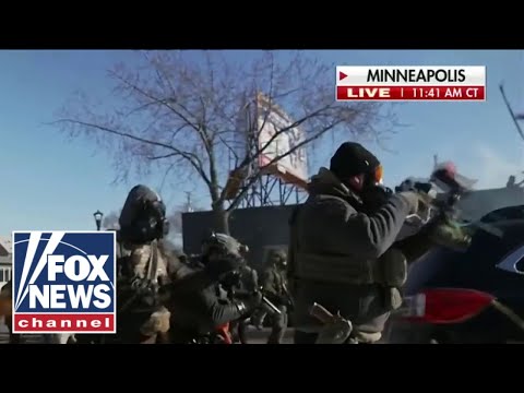 You are currently viewing Protestors CLASH with federal agents after Minneapolis shooting: ‘A showdown is coming’