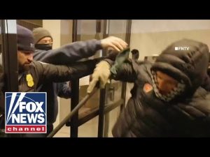 Read more about the article NEW: Protesters SWARM Minnesota hotel believed to be housing ICE