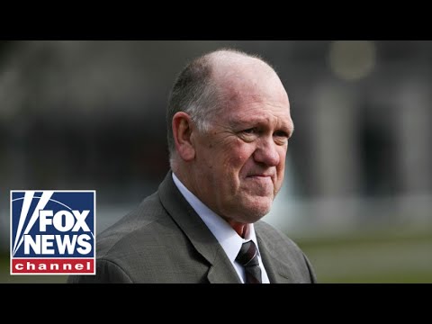 You are currently viewing BREAKING: Trump sending Homan to Minnesota as battle ERUPTS over probe