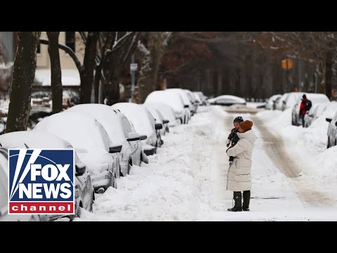 You are currently viewing LIVE: Winter storm slams NYC — Thousands of flights canceled as snow blankets East Coast