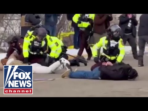 You are currently viewing JUST IN: Police arrest 50+ anti-ICE protestors in Minneapolis
