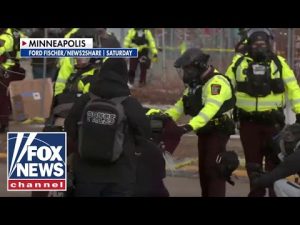 Read more about the article Federal agents attacked, DOZENS arrested during anti-ICE protests in Minneapolis