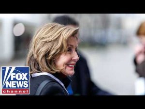 Read more about the article Pelosi said to be ‘fan-girling’ over Newsom 2028