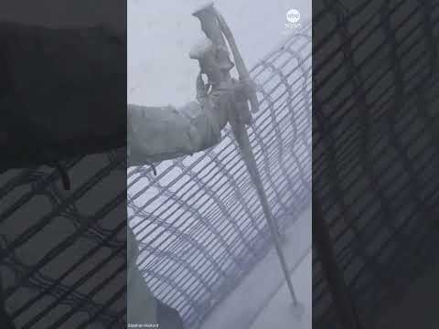 Read more about the article Dust from Avalanche hits skiers in line for chair lift in Italy