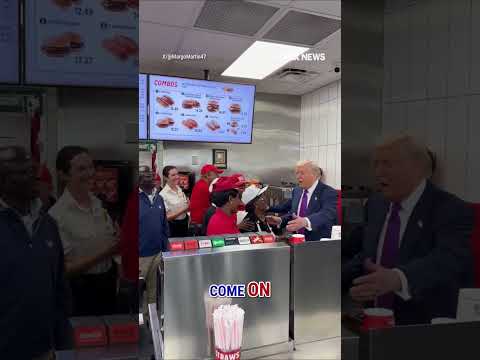 Read more about the article ‘THAT’S MY PRESIDENT!’: Trump greets restaurant employees #shorts
