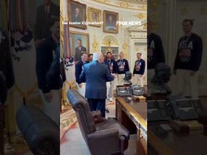 Read more about the article WHITE HOUSE HONOR: Trump meets with gold medal-winning US men’s hockey team #shorts #trump