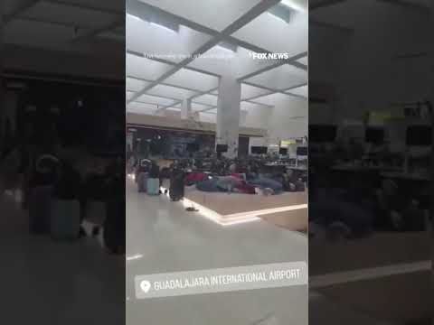 Read more about the article Passengers STRANDED at Mexico airport amid cartel violence #shorts #Mexico #news #cartel
