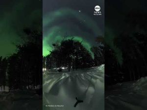 Read more about the article Canadian photographer captures unique view of northern lights