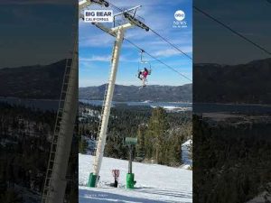 Read more about the article Skier dangles from lift at California mountain resort