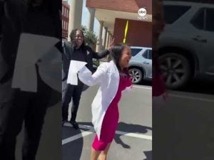 Read more about the article Woman returns as doctor to hospital where she worked as a janitor