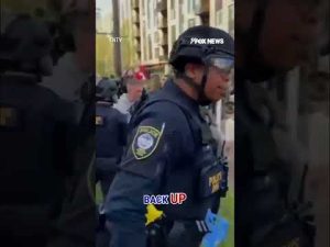 Read more about the article Protesters CLASH outside of ICE facility in Portland #foxnews #news #us #fox