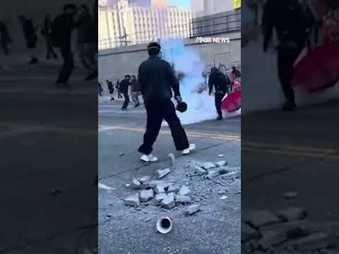 You are currently viewing ‘No Kings’ protesters hurl cement blocks, CLASH with federal agents #foxnews #news #shorts #airport