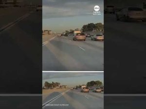 Read more about the article Boat detaches from trailer on busy California freeway