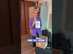 Read more about the article Shannon Bream unboxes new book ‘Nothing is Impossible with God’ #shorts