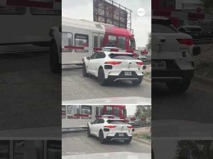 Read more about the article Waymo vehicle stops inside railway crossing gate
