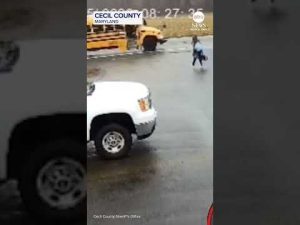 Read more about the article Pickup truck narrowly avoids children boarding school bus in Maryland
