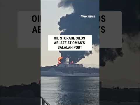 You are currently viewing Oil storage silos ABLAZE at Oman’s Salalah port #shorts #us #iran #oman #oil