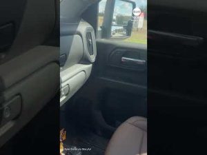 Read more about the article Small plane lands on Texas highway