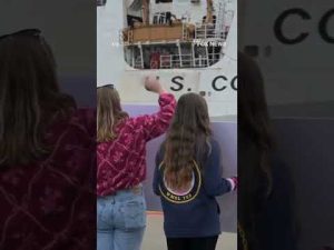 Read more about the article US Coast Guard returns after MASSIVE $250M drug bust