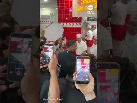 Read more about the article Michael B. Jordan brings Oscar trophy to In-N-Out after ceremony