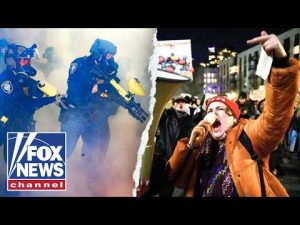 Read more about the article ‘SHOULD BE PUT IN JAIL’: Anti-ICE protesters RIPPED for disrupting police operations