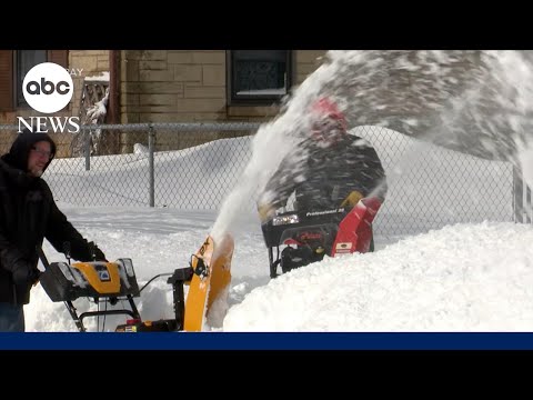 You are currently viewing Winter storm snarls travel as strong winds lash Eastern US