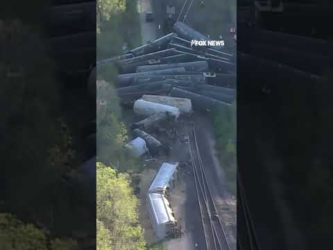 You are currently viewing BREAKING: More than two dozen train cars derailed in Texas, causing ethanol leak