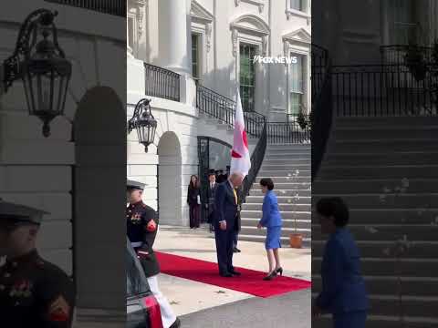 You are currently viewing WATCH: Trump hugs Japan’s prime minister #shorts